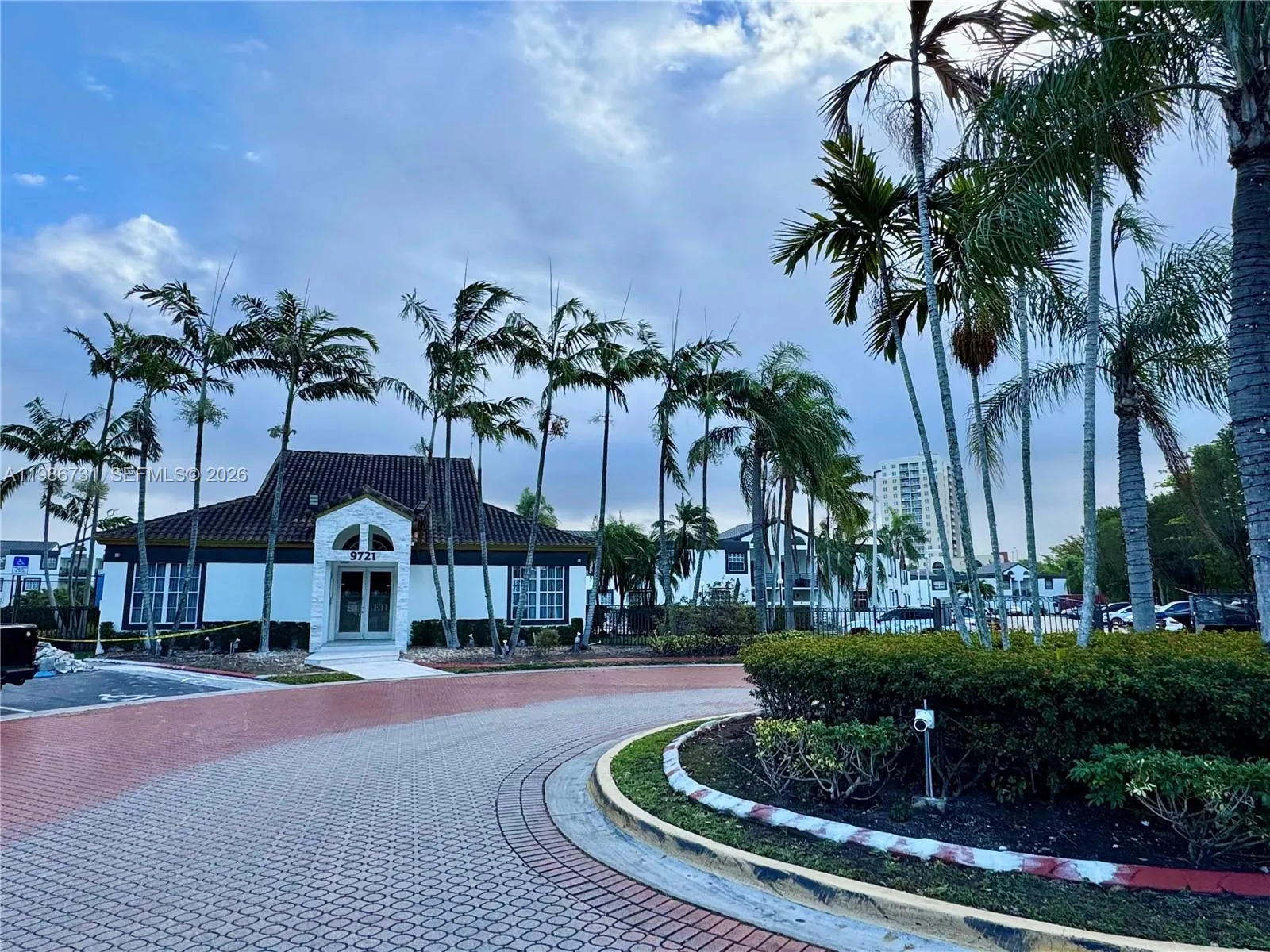 9731 Fontainebleau Blvd # F306, Miami FL 33172