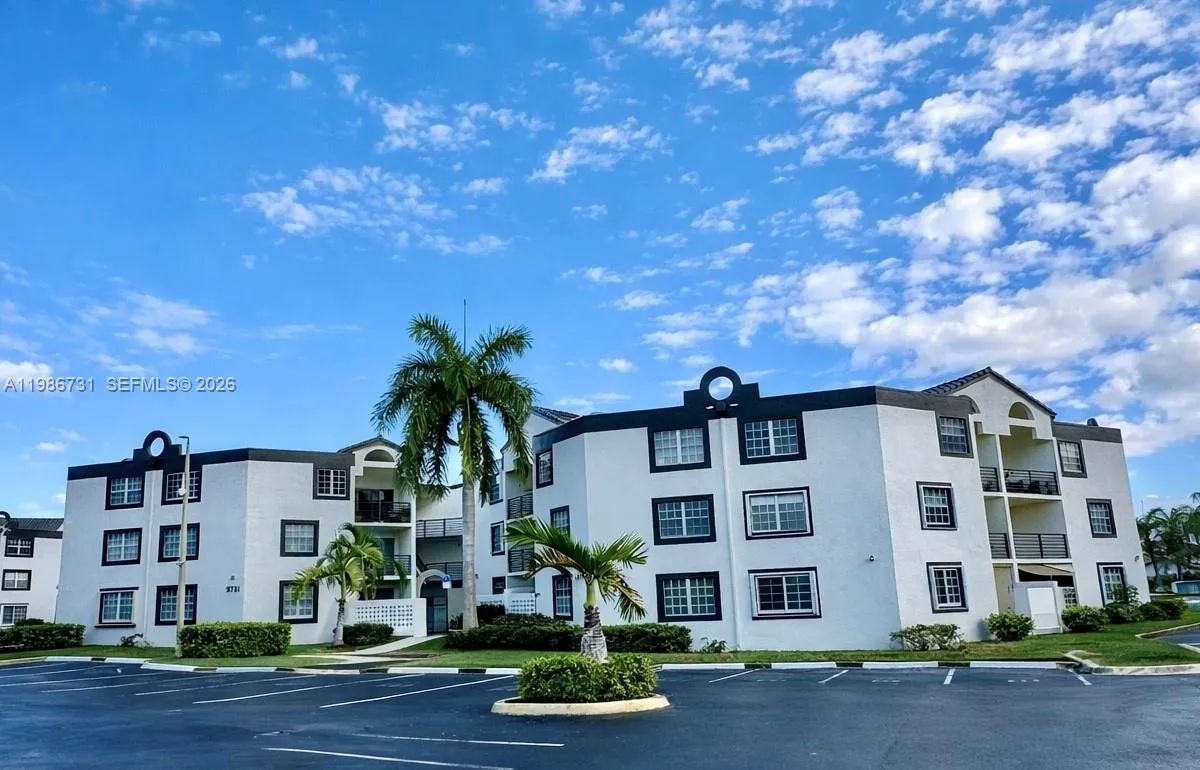 9731 Fontainebleau Blvd # F306, Miami FL 33172