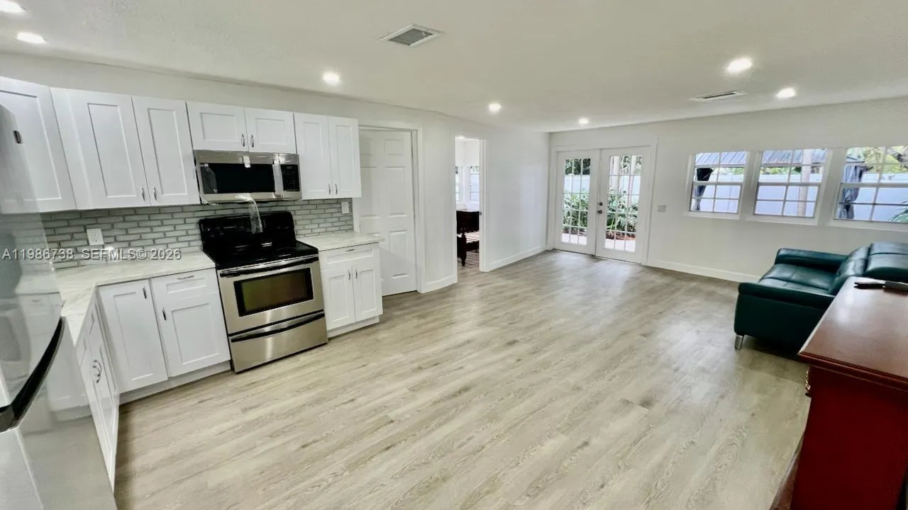 48 SW 14th St, Dania Beach FL 33004