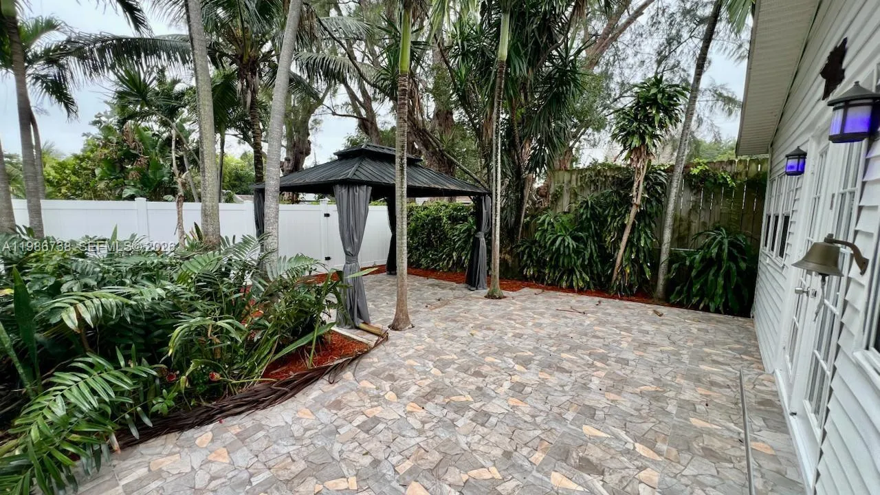 48 SW 14th St, Dania Beach FL 33004