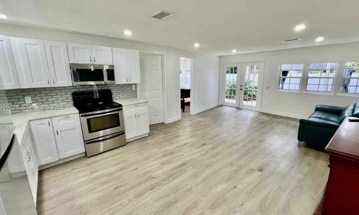 48 SW 14th St, Dania Beach FL 33004