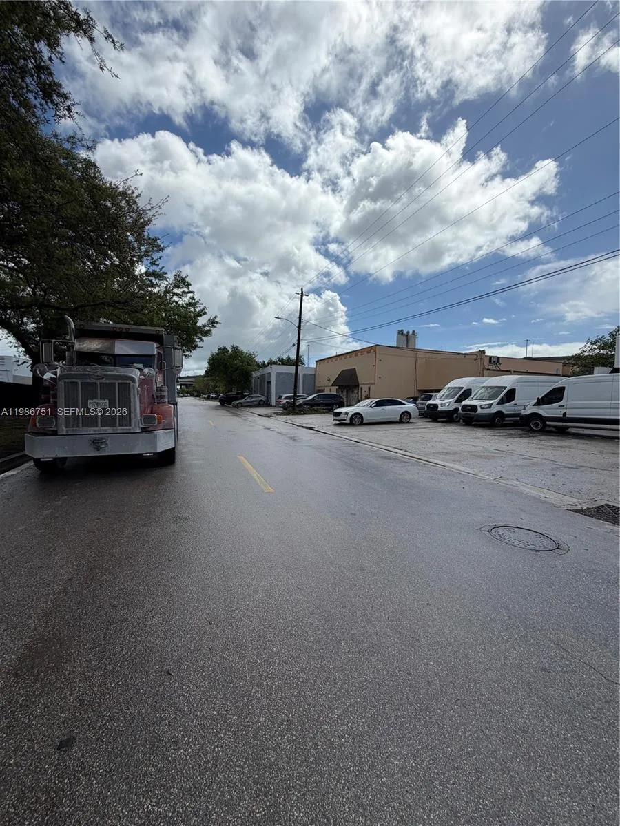 330 NW 171st St, North Miami Beach FL 33169