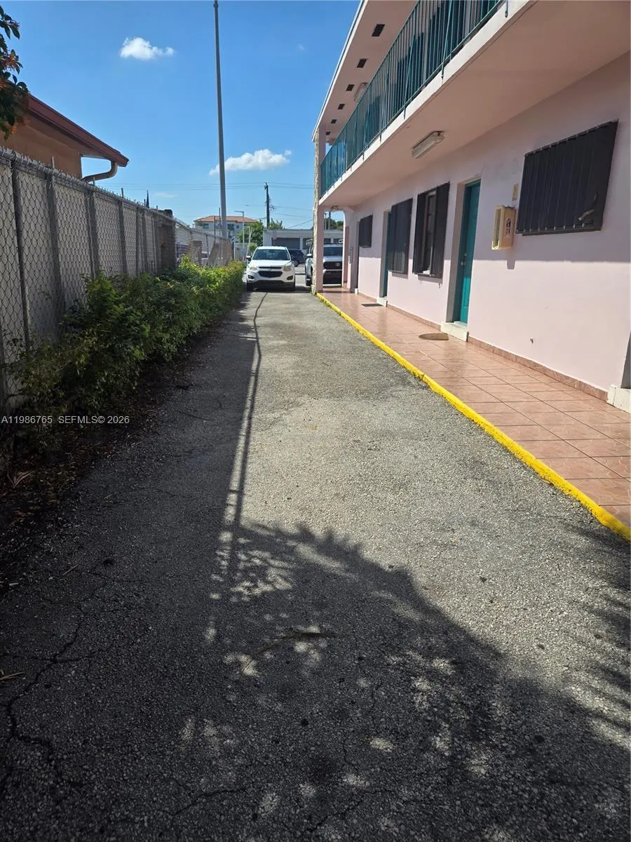 15 W 9th St # 3, Hialeah FL 33010