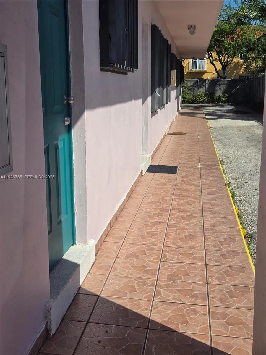 15 W 9th St # 3, Hialeah FL 33010