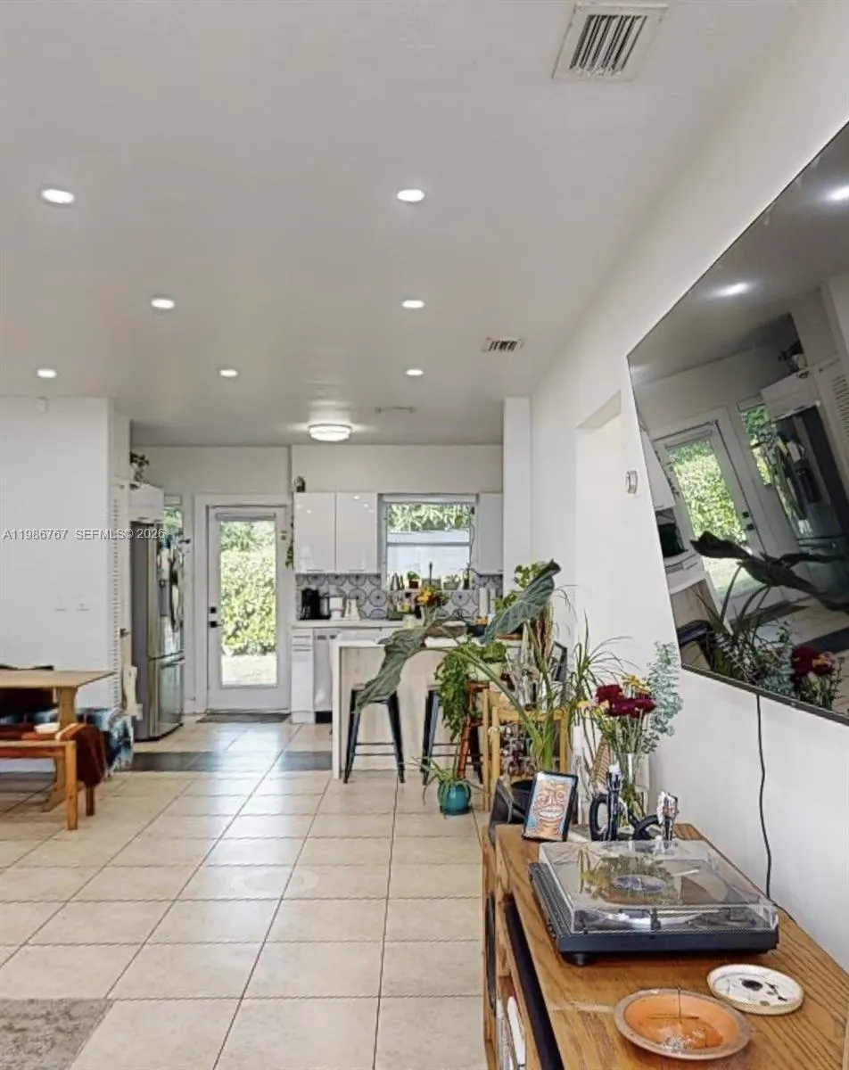 281 NE 112th St, Miami FL 33161