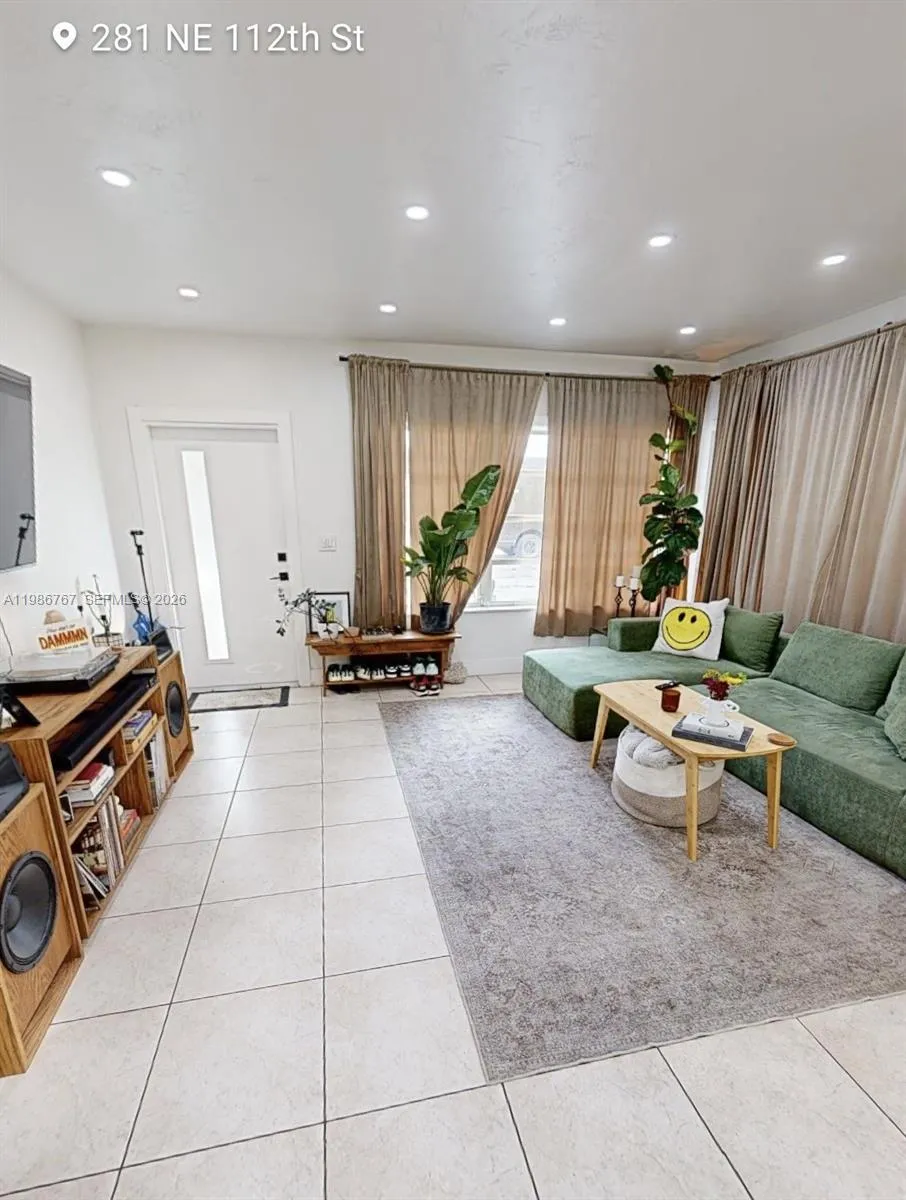 281 NE 112th St, Miami FL 33161
