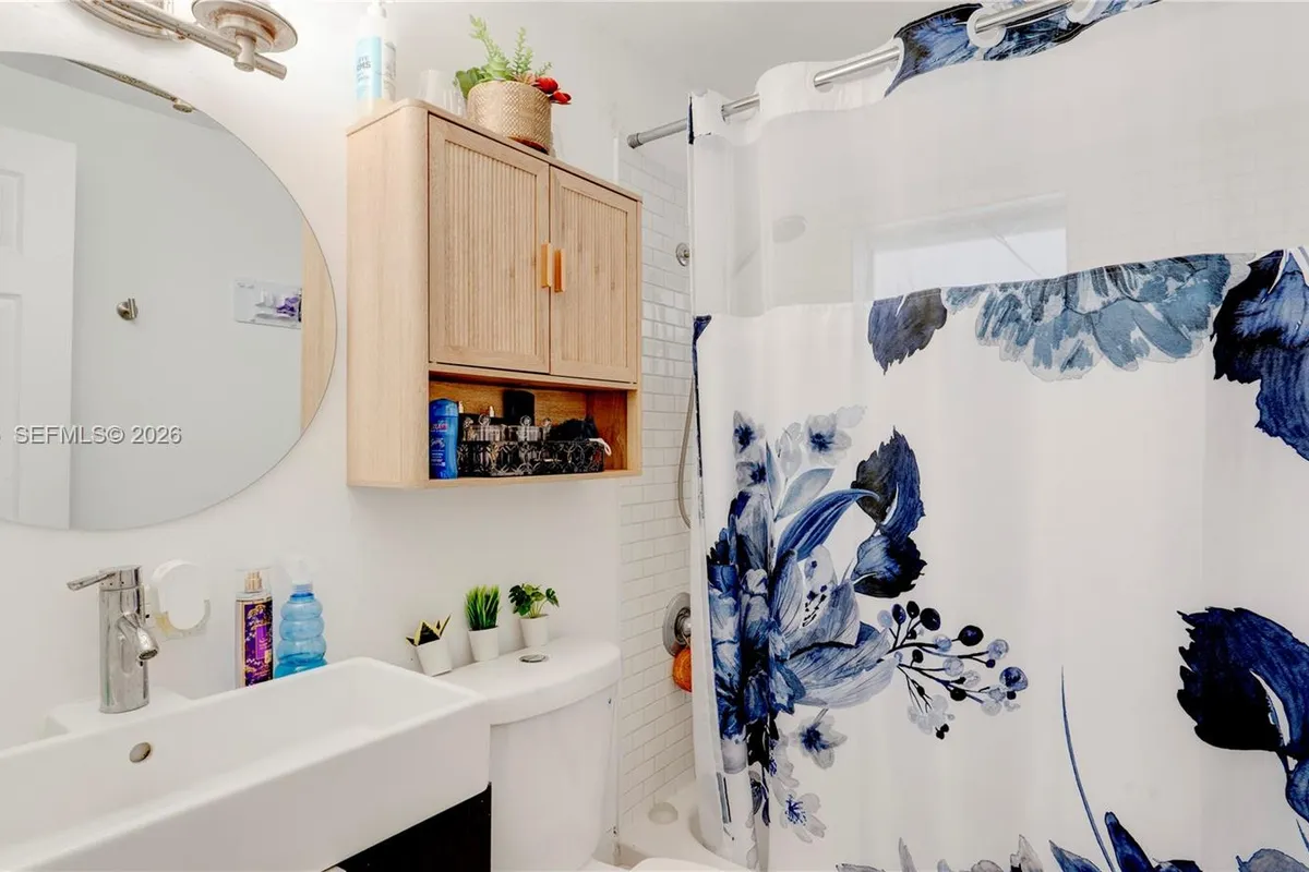 10529 NW 35th Ave, Miami FL 33147