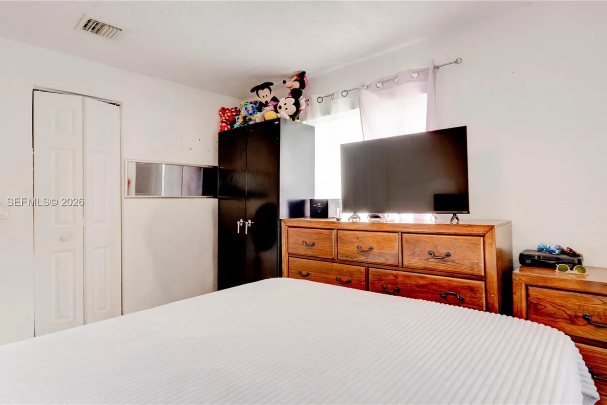 10529 NW 35th Ave, Miami FL 33147