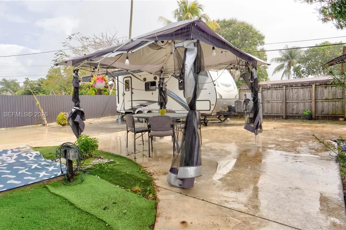 10529 NW 35th Ave, Miami FL 33147