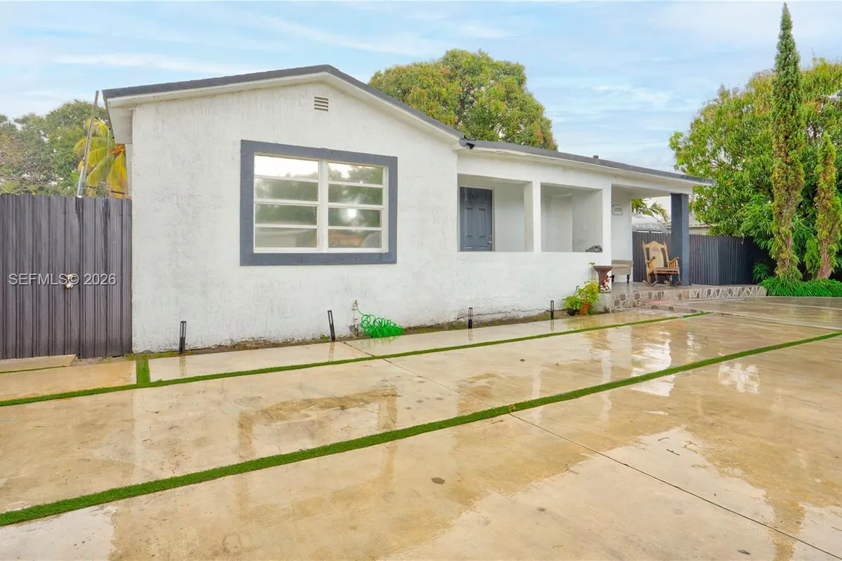 10529 NW 35th Ave, Miami FL 33147