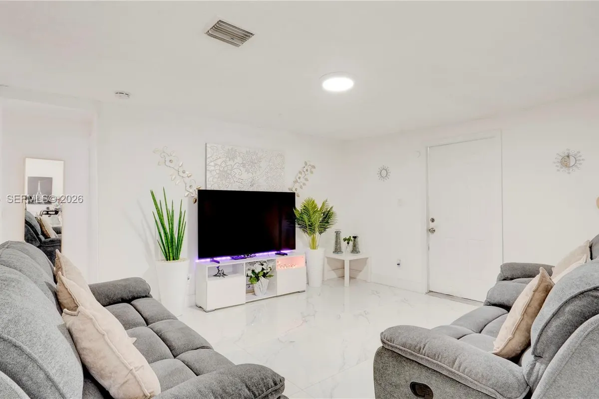 10529 NW 35th Ave, Miami FL 33147