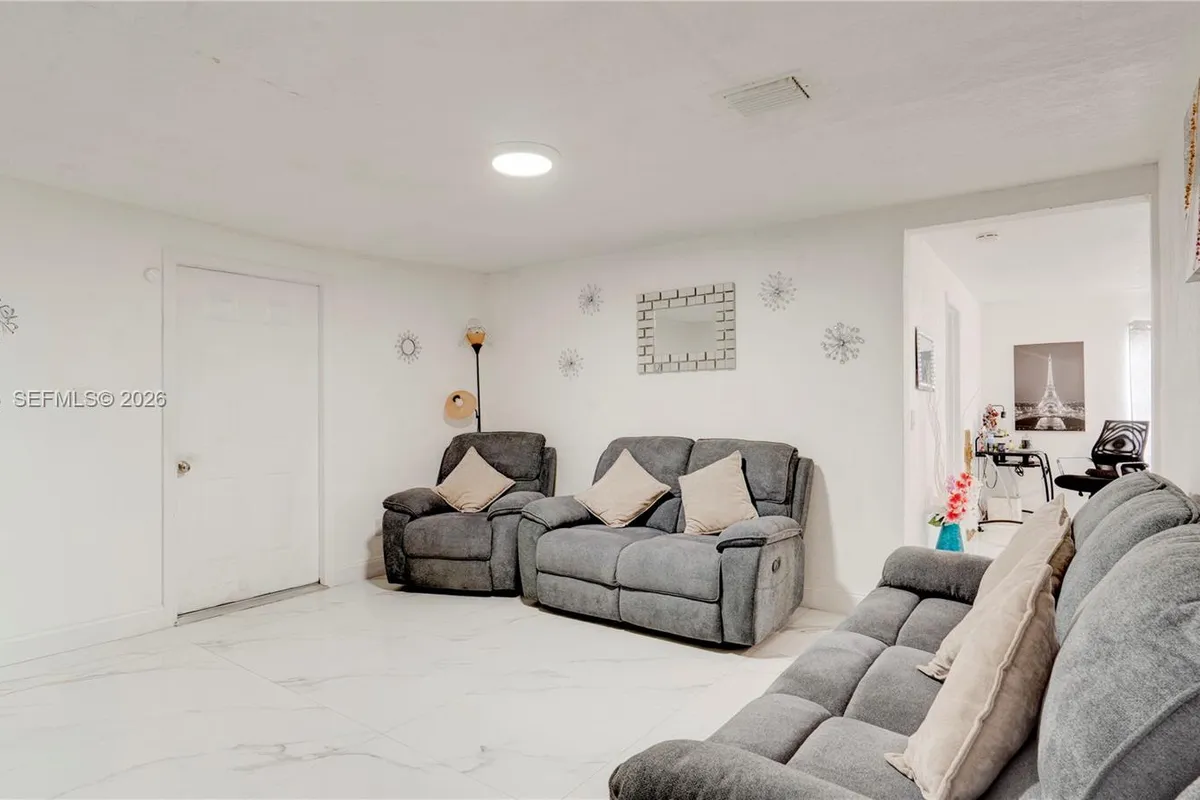 10529 NW 35th Ave, Miami FL 33147