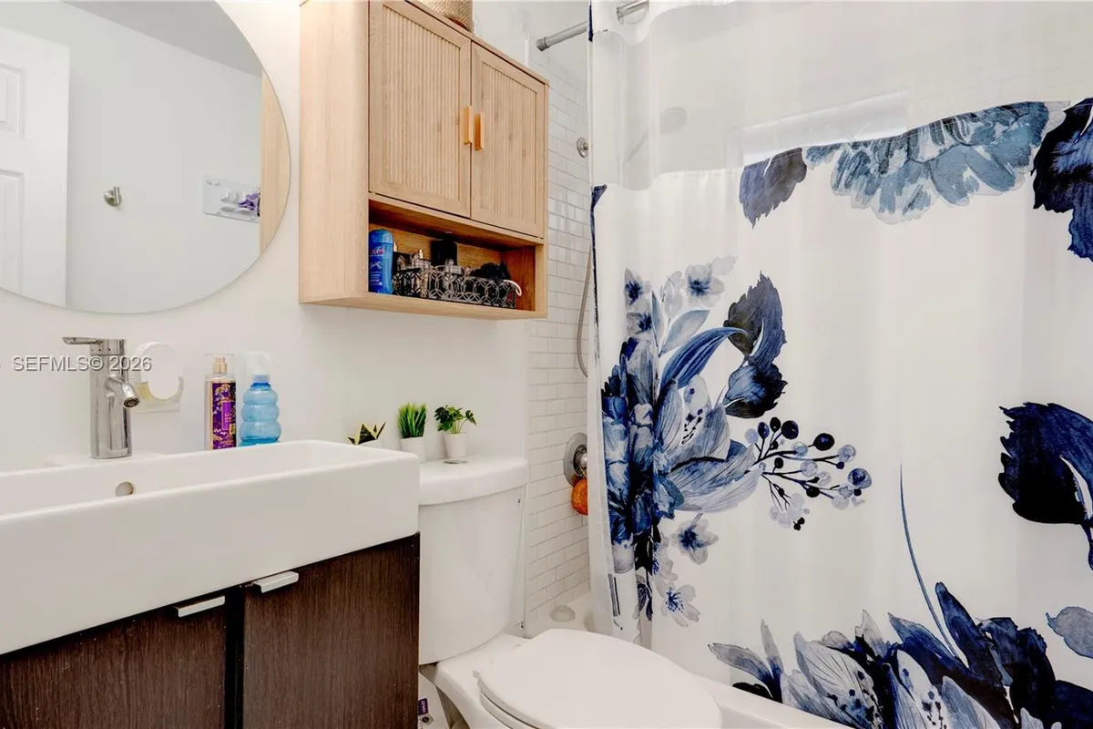 10529 NW 35th Ave, Miami FL 33147