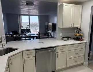 427 Golden Isles Dr # 10D, Hallandale Beach FL 33009