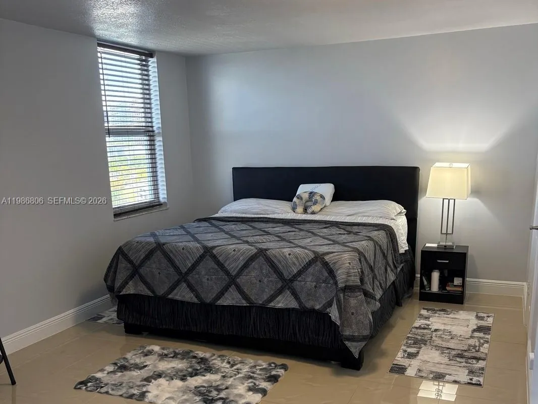 427 Golden Isles Dr # 10D, Hallandale Beach FL 33009