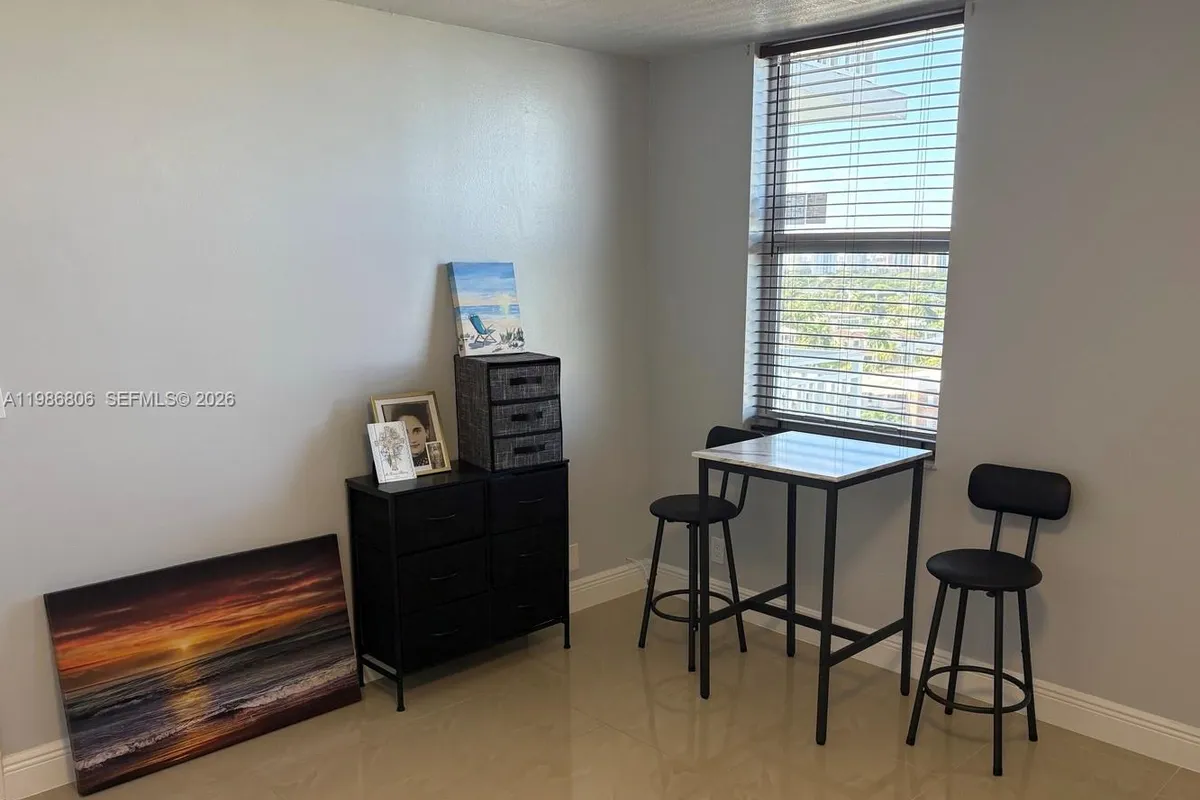 427 Golden Isles Dr # 10D, Hallandale Beach FL 33009
