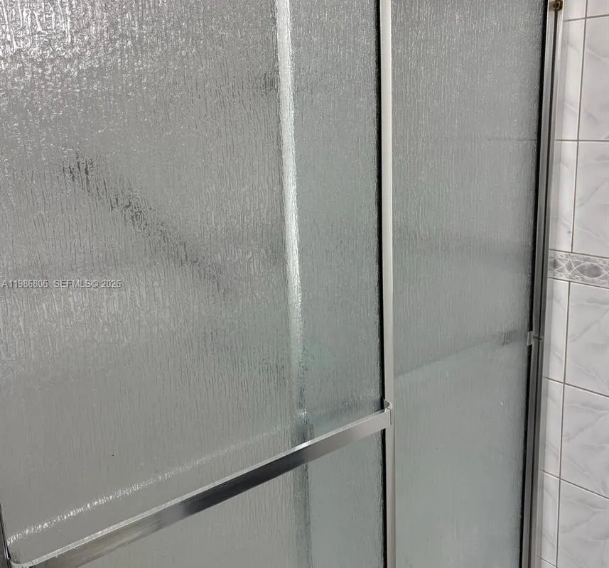 427 Golden Isles Dr # 10D, Hallandale Beach FL 33009