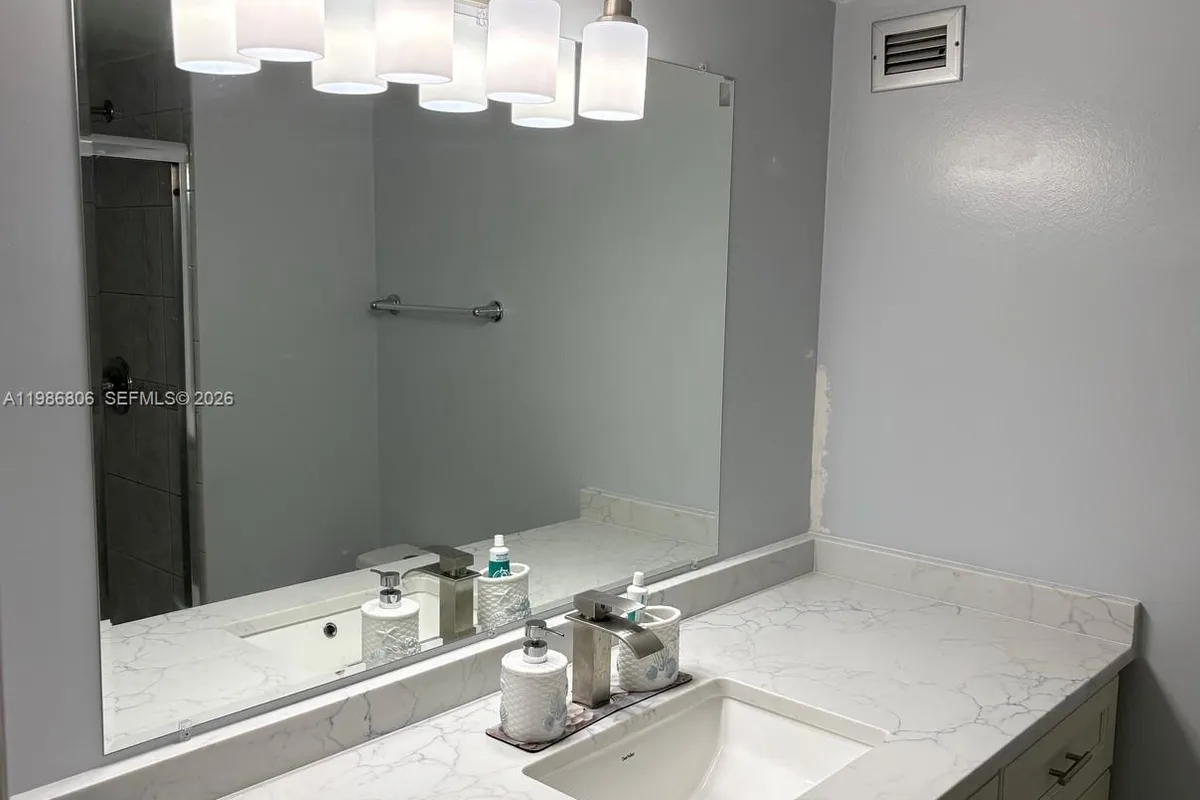 427 Golden Isles Dr # 10D, Hallandale Beach FL 33009