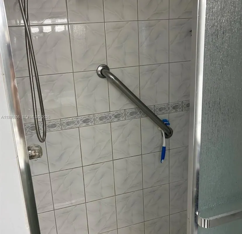 427 Golden Isles Dr # 10D, Hallandale Beach FL 33009