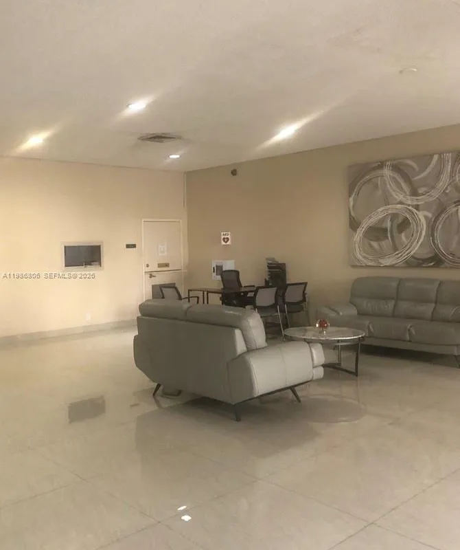 427 Golden Isles Dr # 10D, Hallandale Beach FL 33009