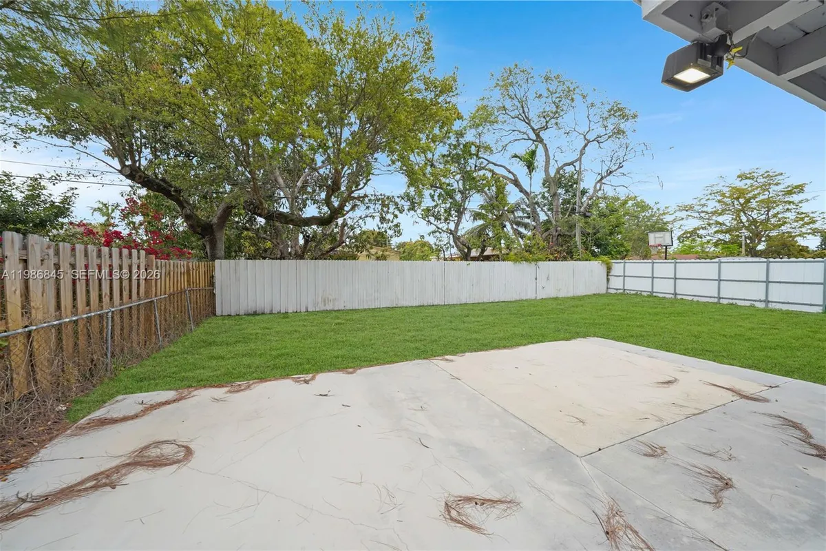 125 NW 121st St, North Miami FL 33168