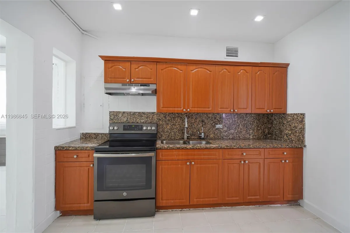 125 NW 121st St, North Miami FL 33168