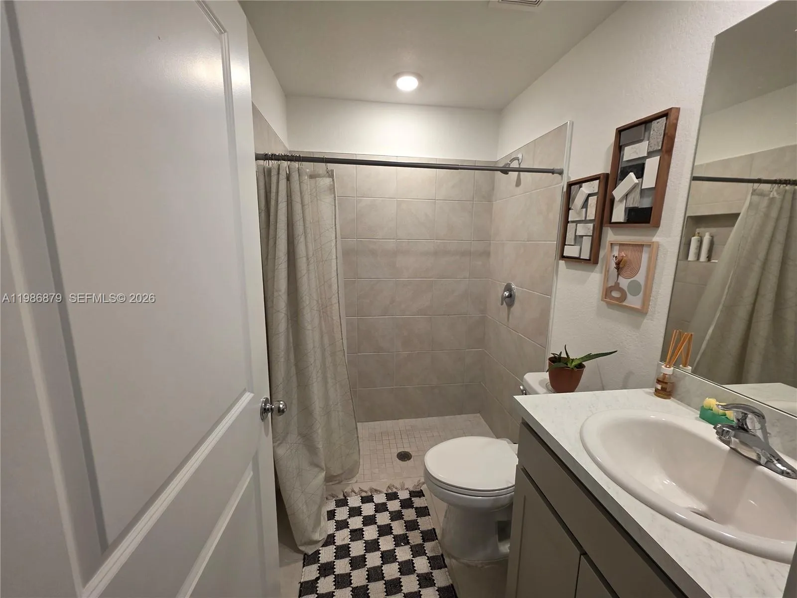 466 NE 12th St, Florida City FL 33034