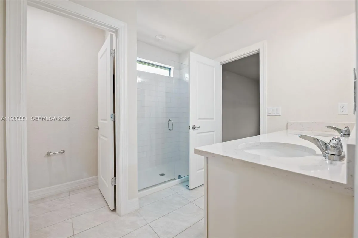 3125 Buttonwood Ct, Lauderdale Lakes FL 33311