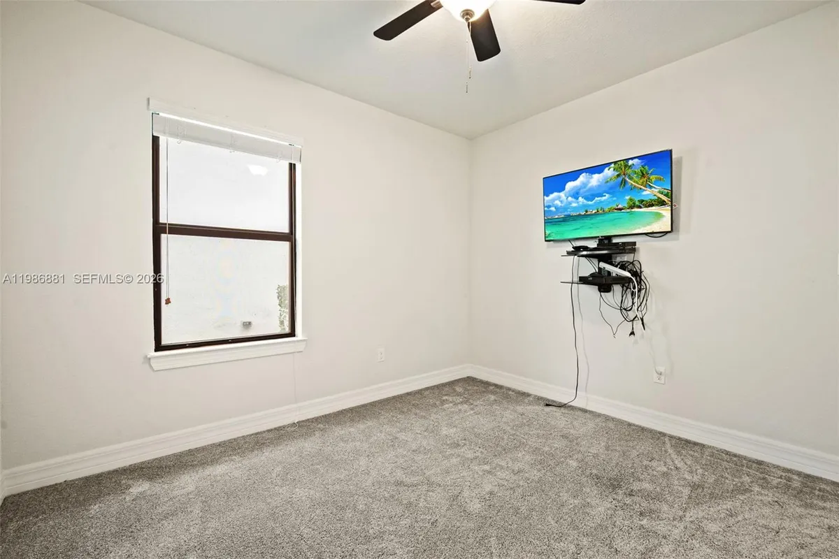 3125 Buttonwood Ct, Lauderdale Lakes FL 33311