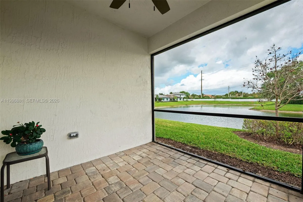 3125 Buttonwood Ct, Lauderdale Lakes FL 33311