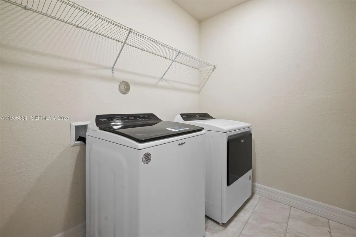 3125 Buttonwood Ct, Lauderdale Lakes FL 33311