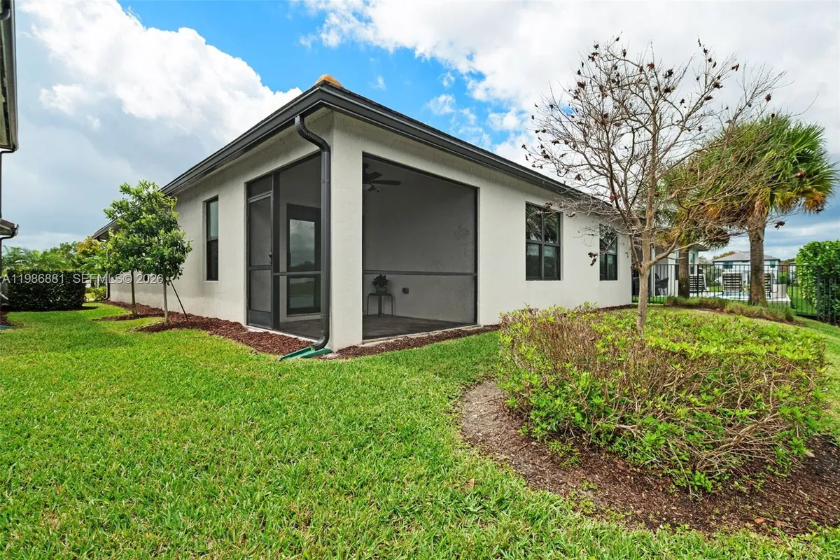 3125 Buttonwood Ct, Lauderdale Lakes FL 33311