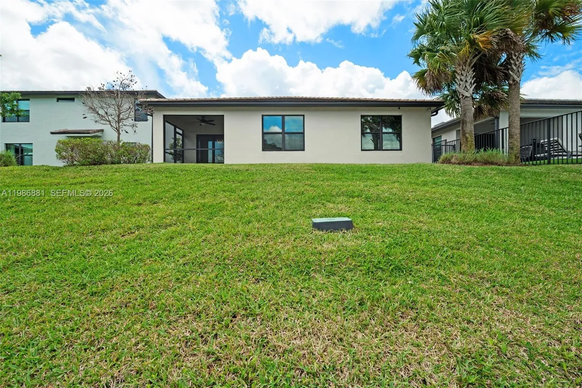 3125 Buttonwood Ct, Lauderdale Lakes FL 33311