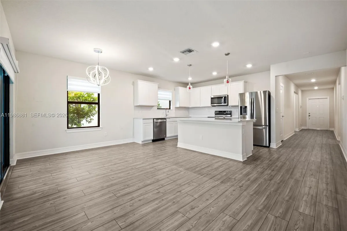 3125 Buttonwood Ct, Lauderdale Lakes FL 33311