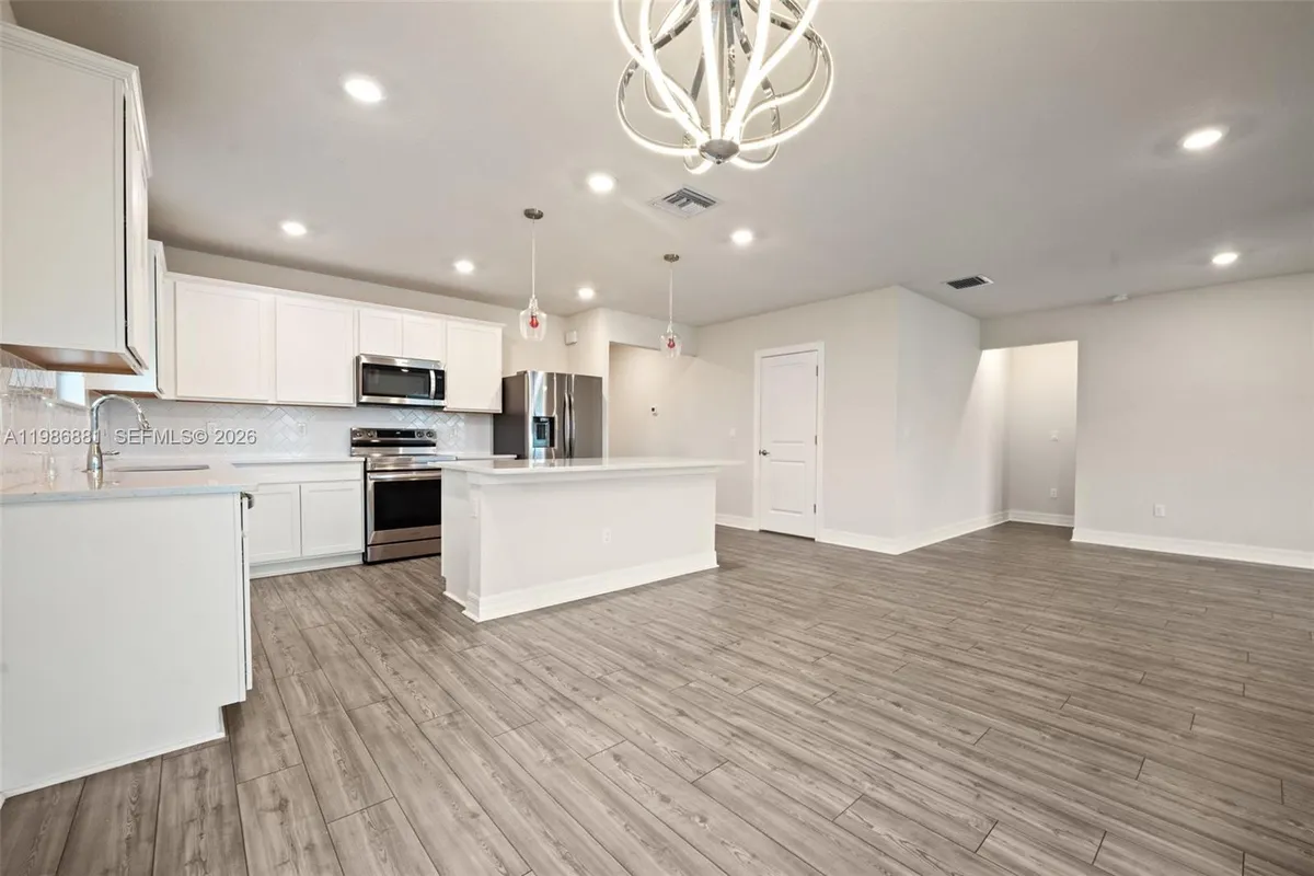 3125 Buttonwood Ct, Lauderdale Lakes FL 33311