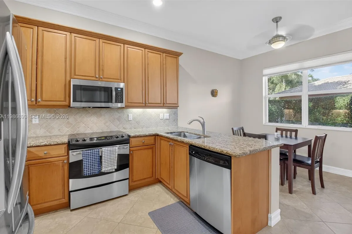 6833 Watertown Dr, Boynton Beach FL 33437