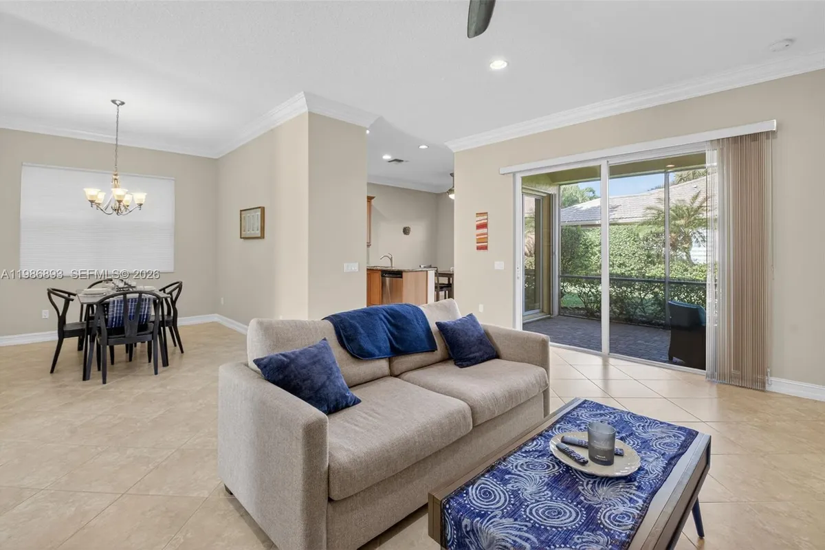 6833 Watertown Dr, Boynton Beach FL 33437