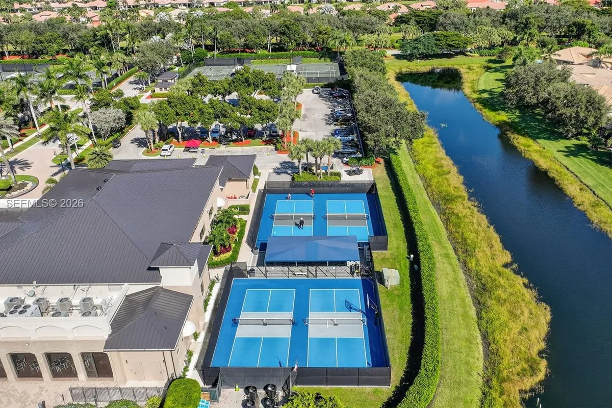 6833 Watertown Dr, Boynton Beach FL 33437