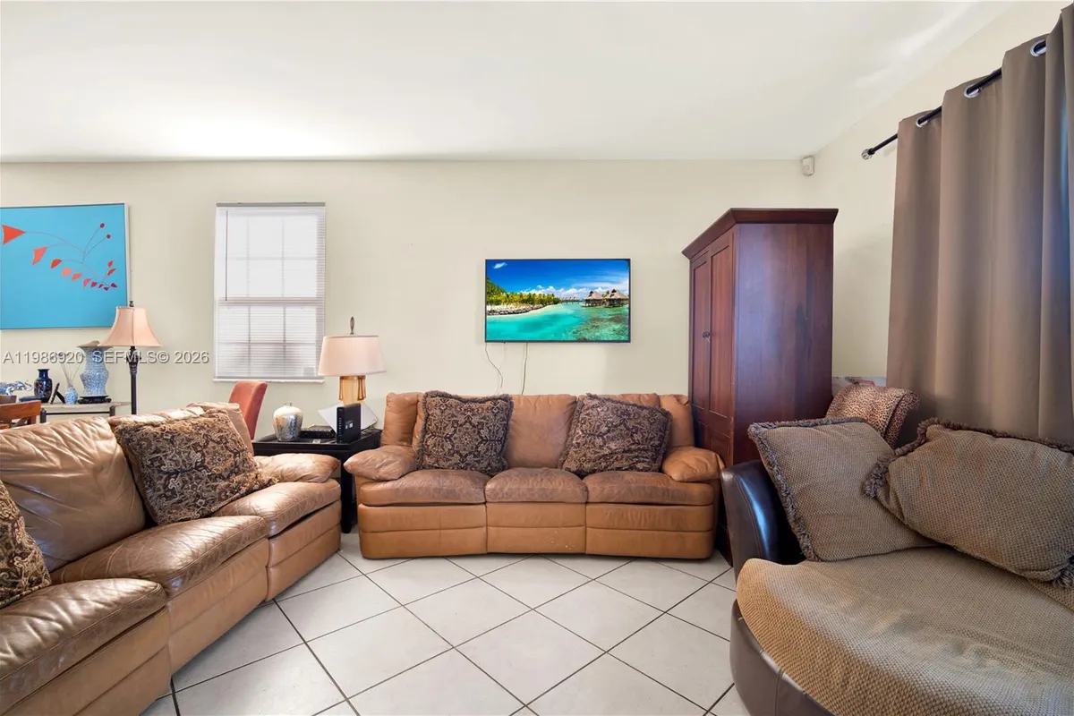 2050 Madeira Dr, Weston FL 33327