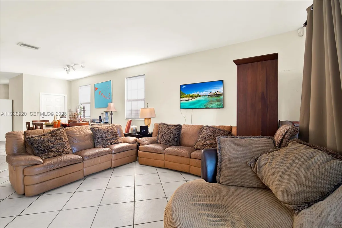 2050 Madeira Dr, Weston FL 33327