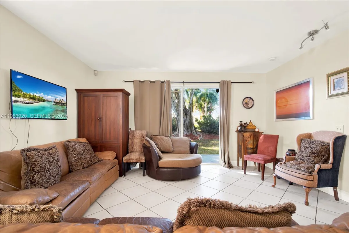 2050 Madeira Dr, Weston FL 33327