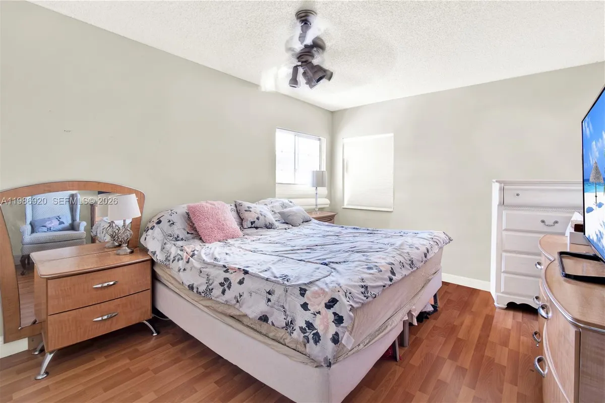 2050 Madeira Dr, Weston FL 33327