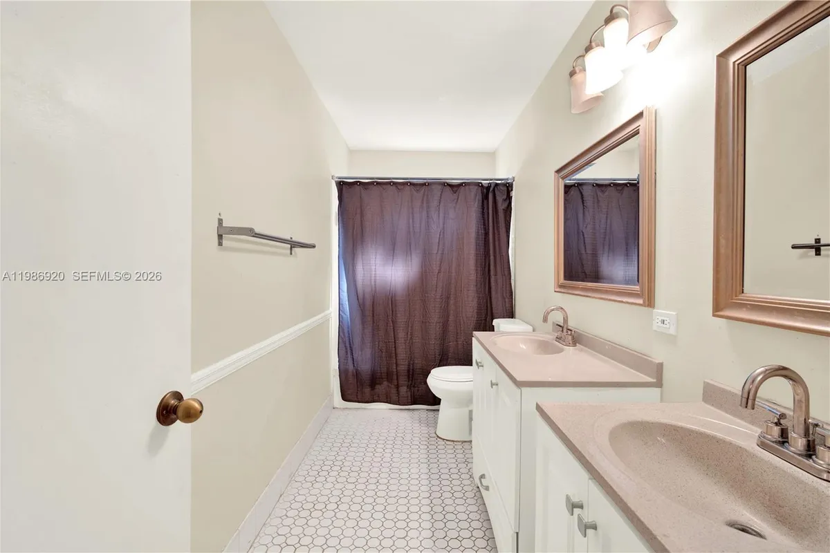 2050 Madeira Dr, Weston FL 33327