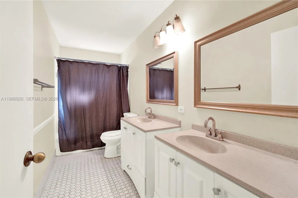 2050 Madeira Dr, Weston FL 33327