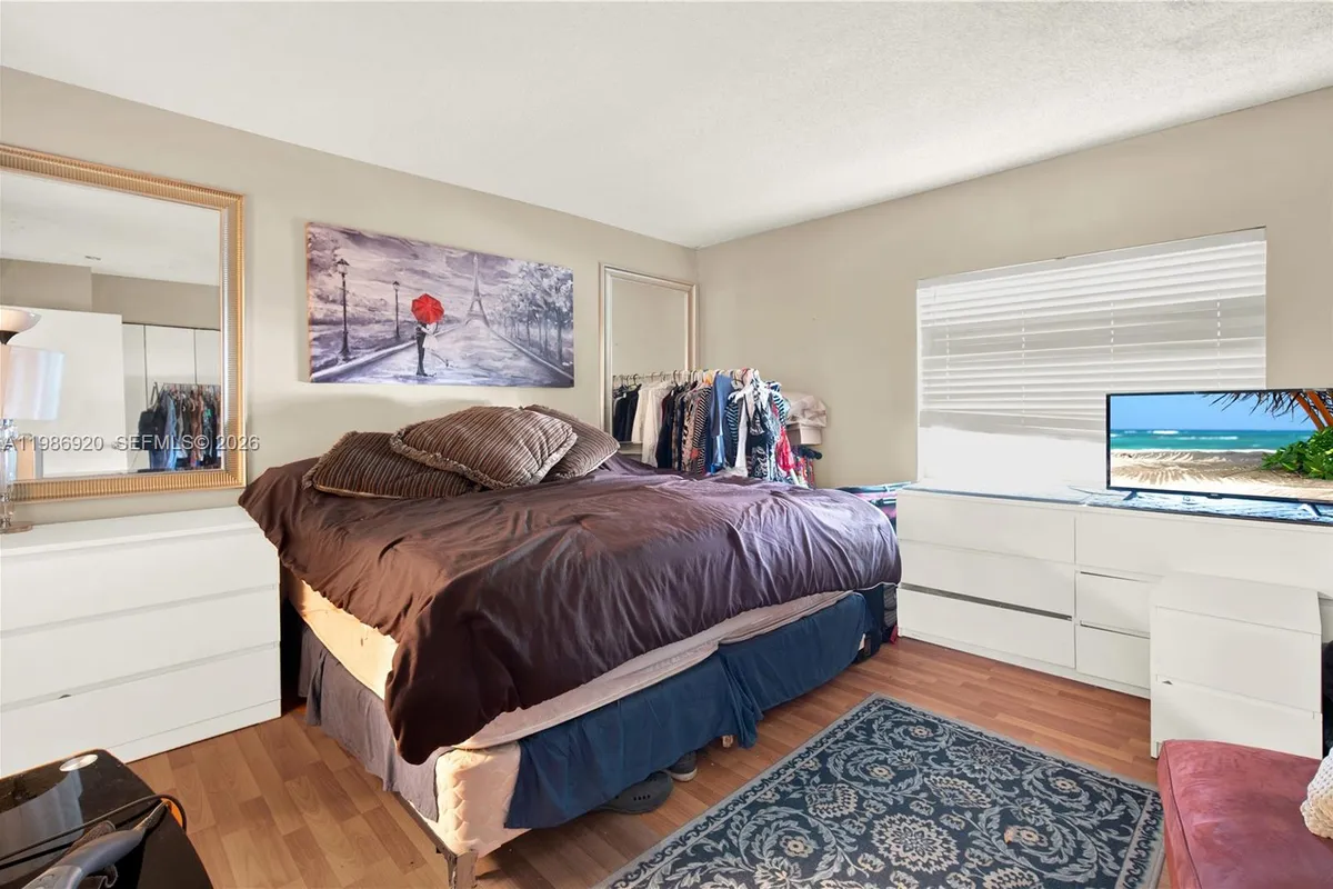 2050 Madeira Dr, Weston FL 33327