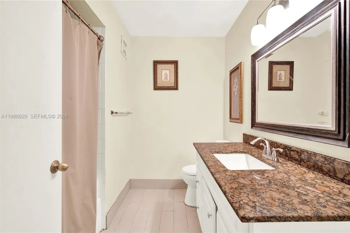 2050 Madeira Dr, Weston FL 33327