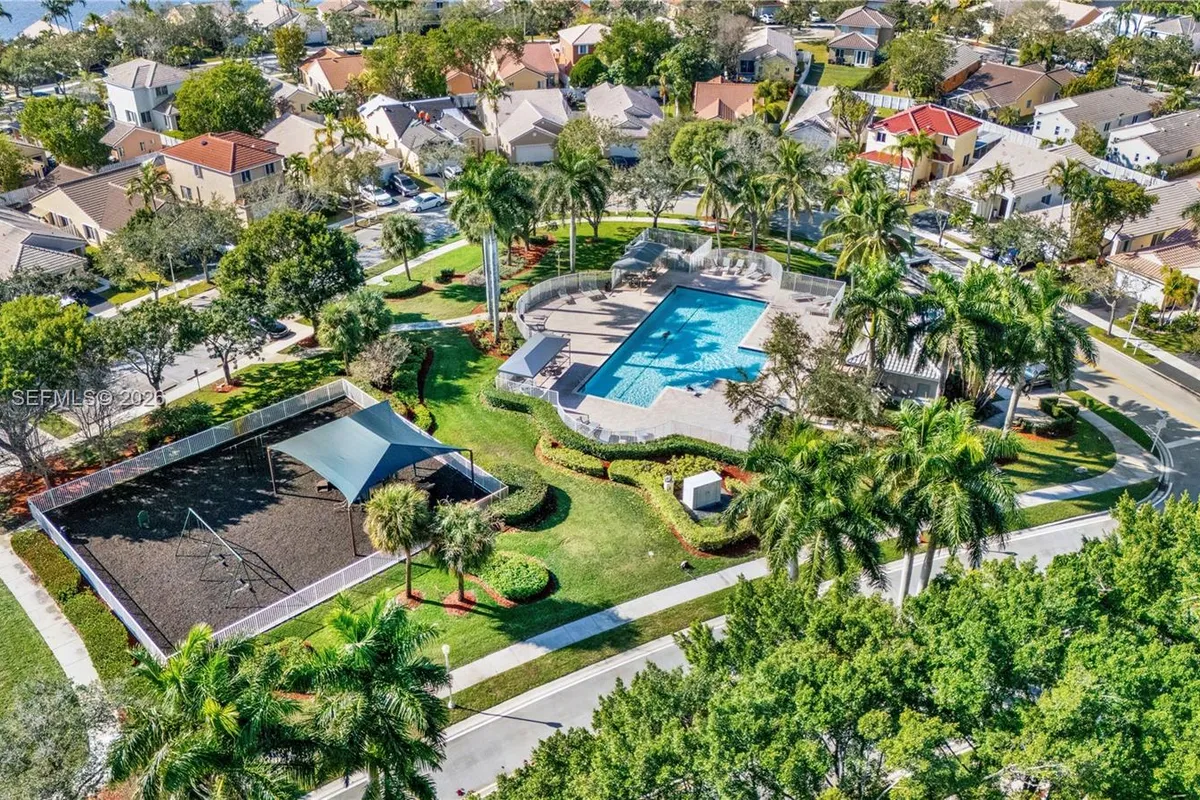 2050 Madeira Dr, Weston FL 33327