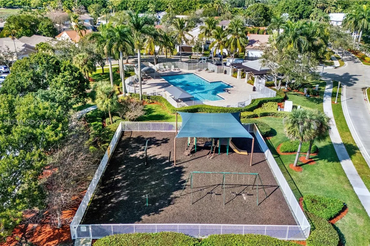 2050 Madeira Dr, Weston FL 33327