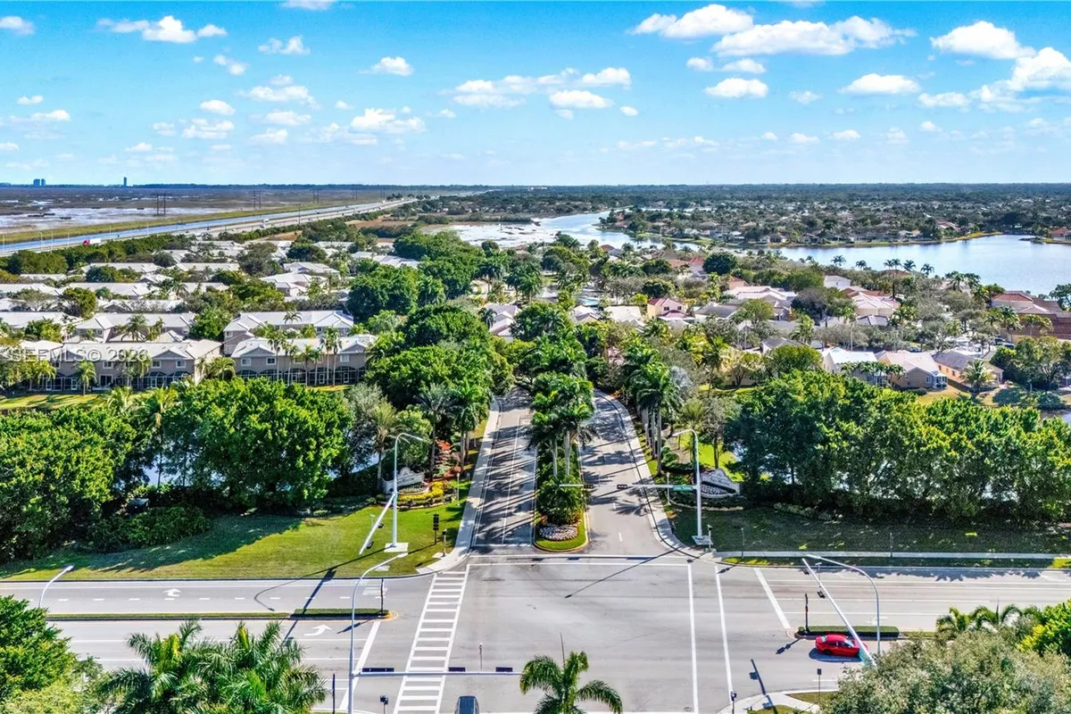 2050 Madeira Dr, Weston FL 33327