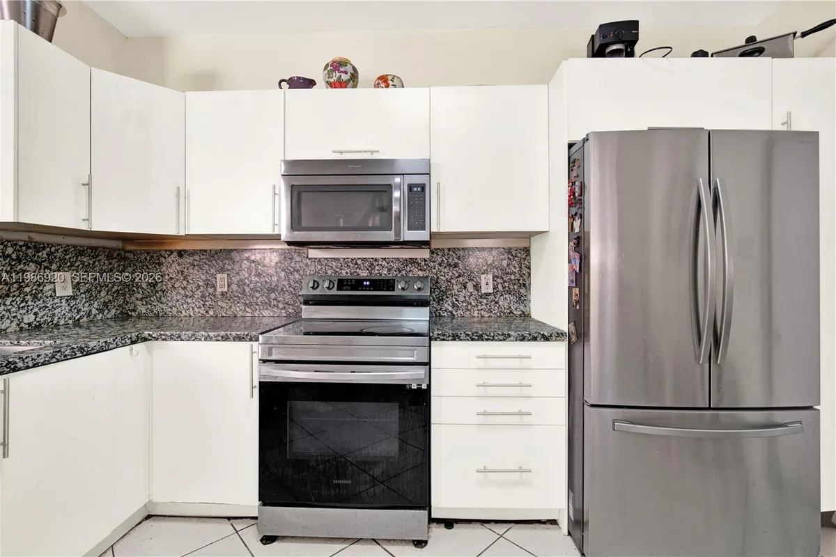 2050 Madeira Dr, Weston FL 33327